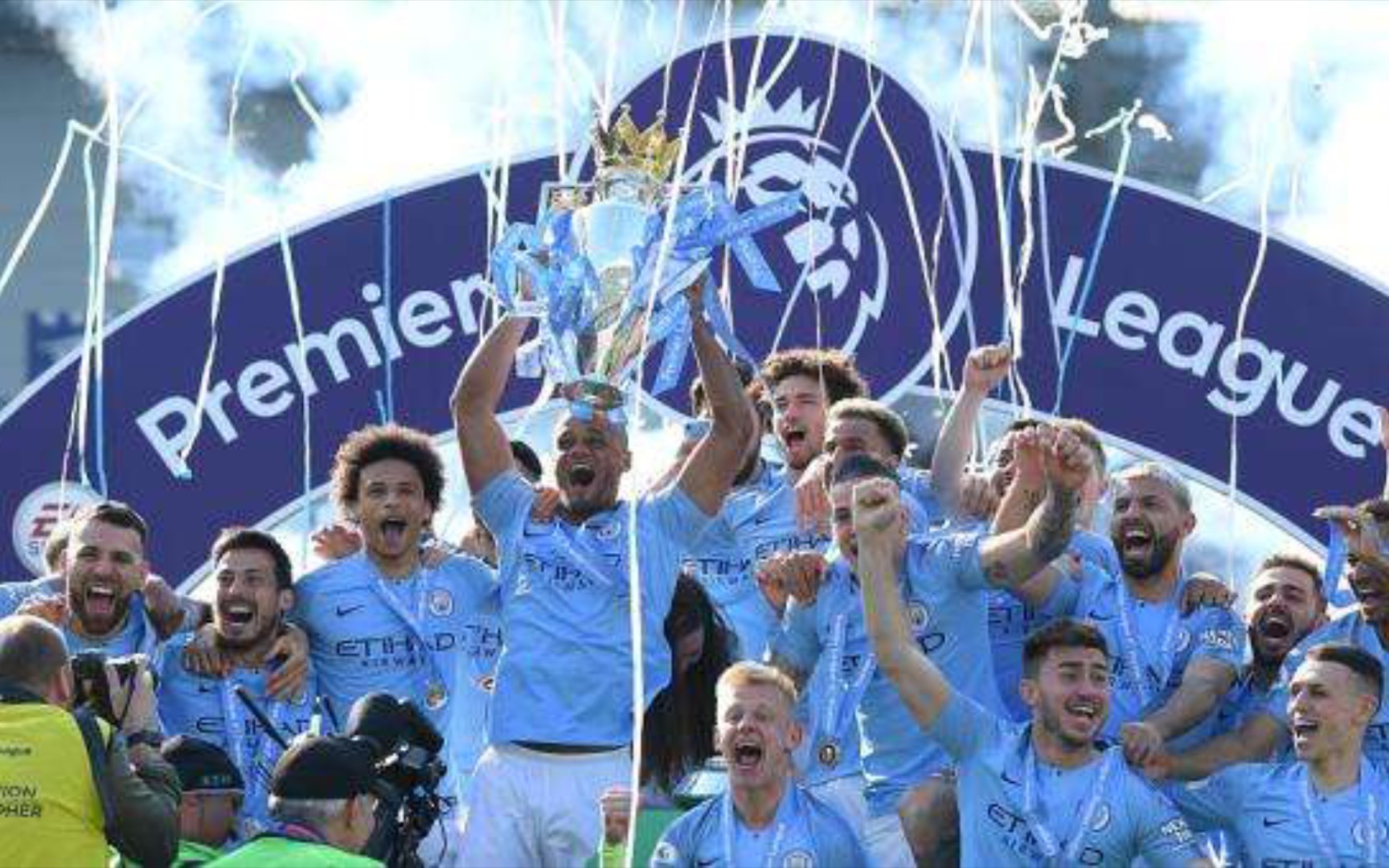 月对联盟产 月对联盟产